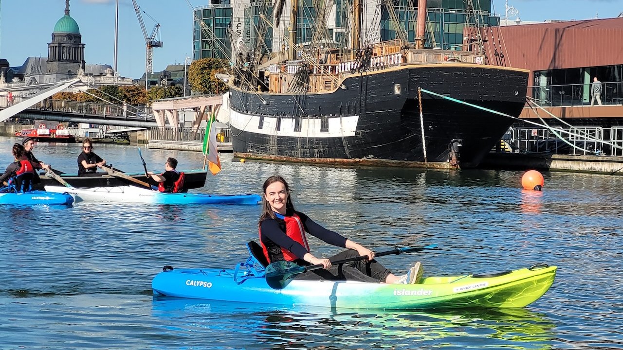 kayak in front of jeanie